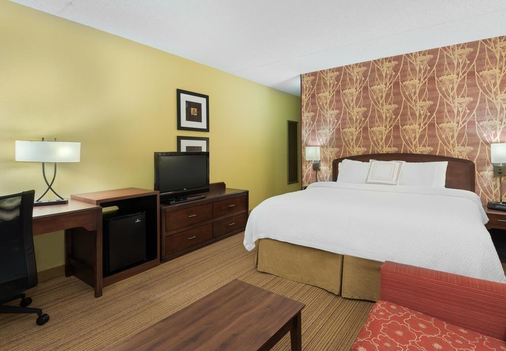 Courtyard Downtown 3*