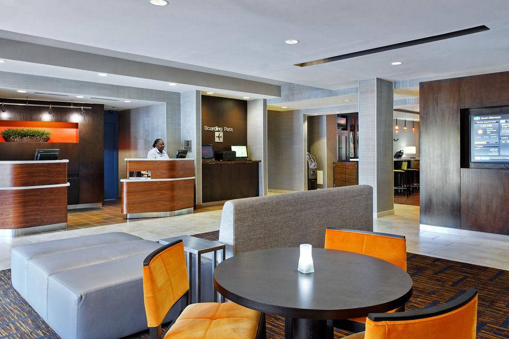 Courtyard Downtown Hotel 3*