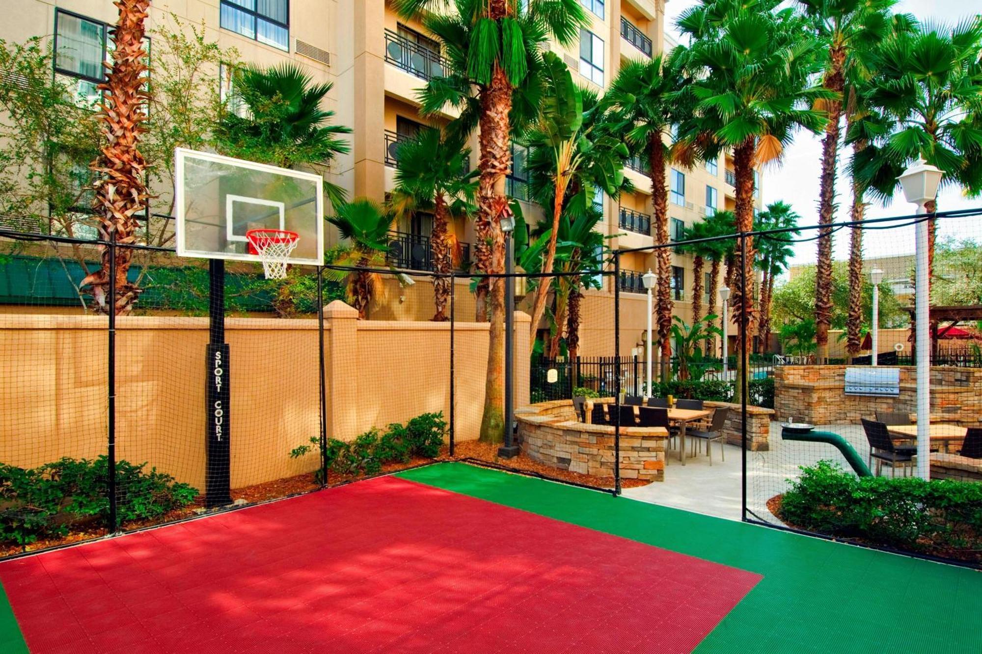 Courtyard Downtown Hotel 3*