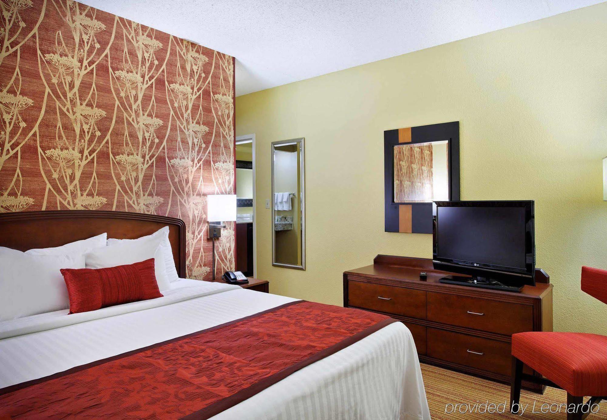 Courtyard Downtown 3*